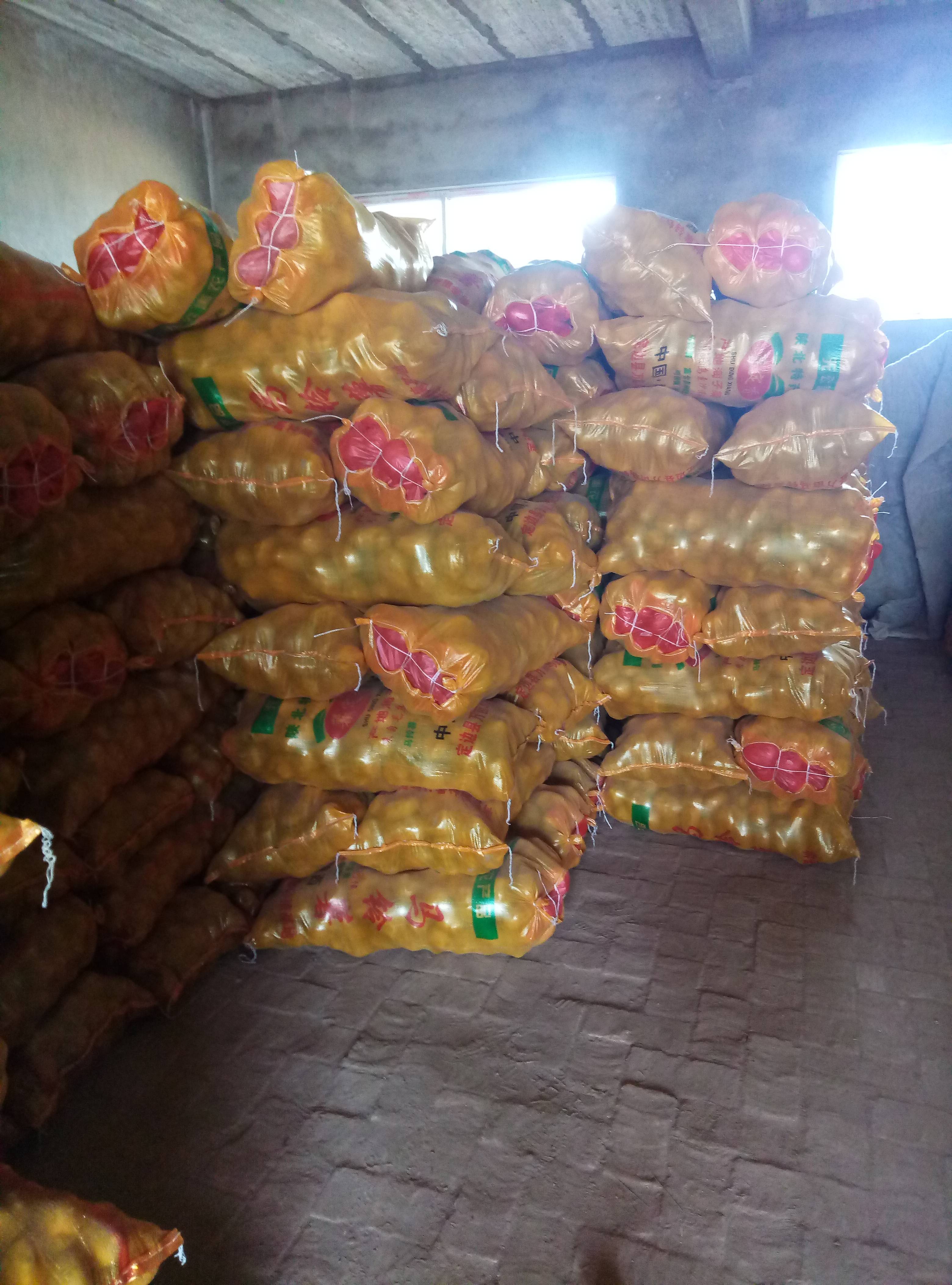 陕西定边郝滩土豆出售，价格便宜，要的联系。
