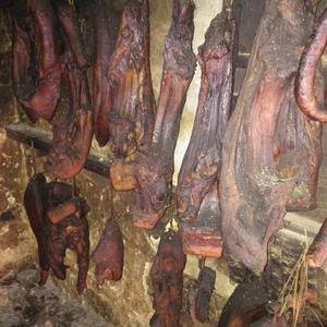 农户家养熟食猪腊肉，山林放养黑猪腊肉，每斤48元